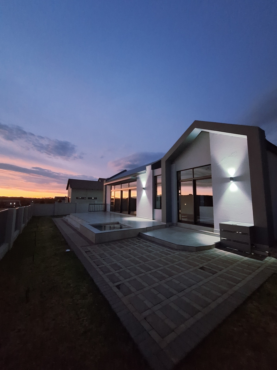 4 Bedroom Property for Sale in Woodland Hills Bergendal Free State